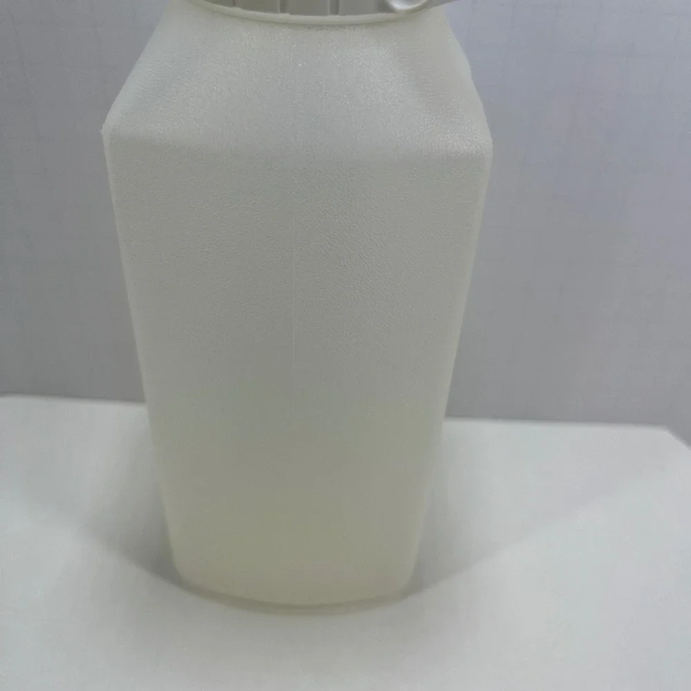 Vintage Rubbermaid 1 Qt Pitcher‎ Bottle Flip Spout Lid Measuring 32oz